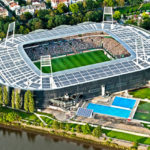 Luftbild des Weserstadions mit vollen Rängen